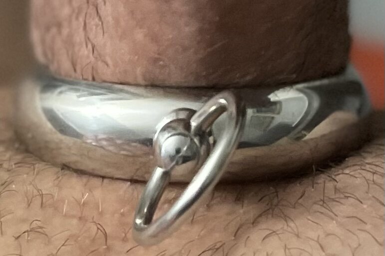 Cockringslave1