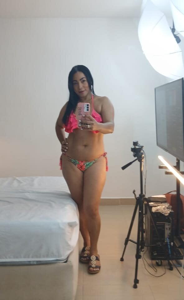 pornos.live rose_os livesex profile in planet-earth-dont-ask cams