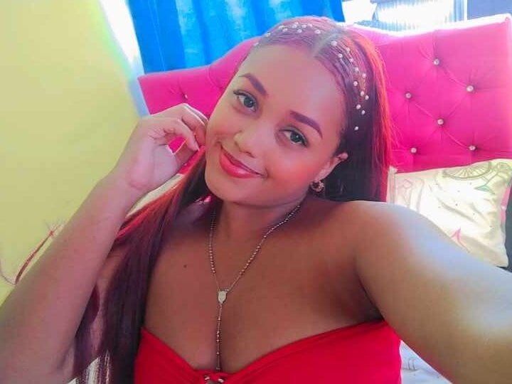 kiara_milf_ live cam model at StripChat