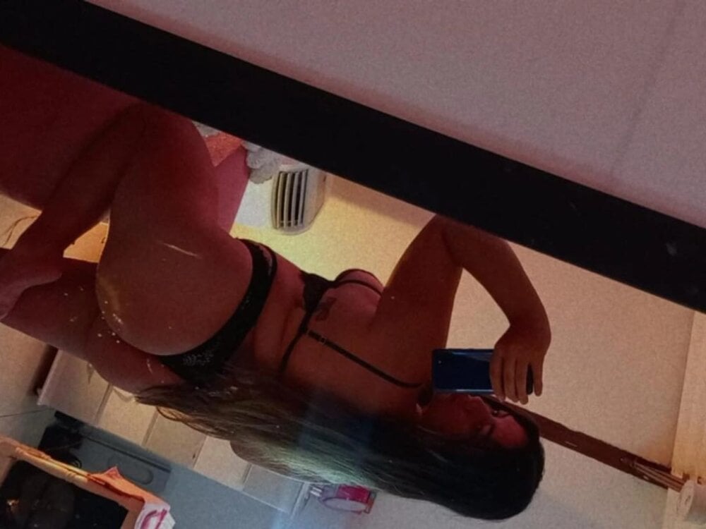 Amira_x1 profile