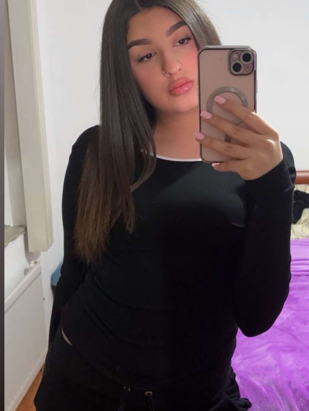 glamcambabes.com emma6377 livesex profile in white-hair cams