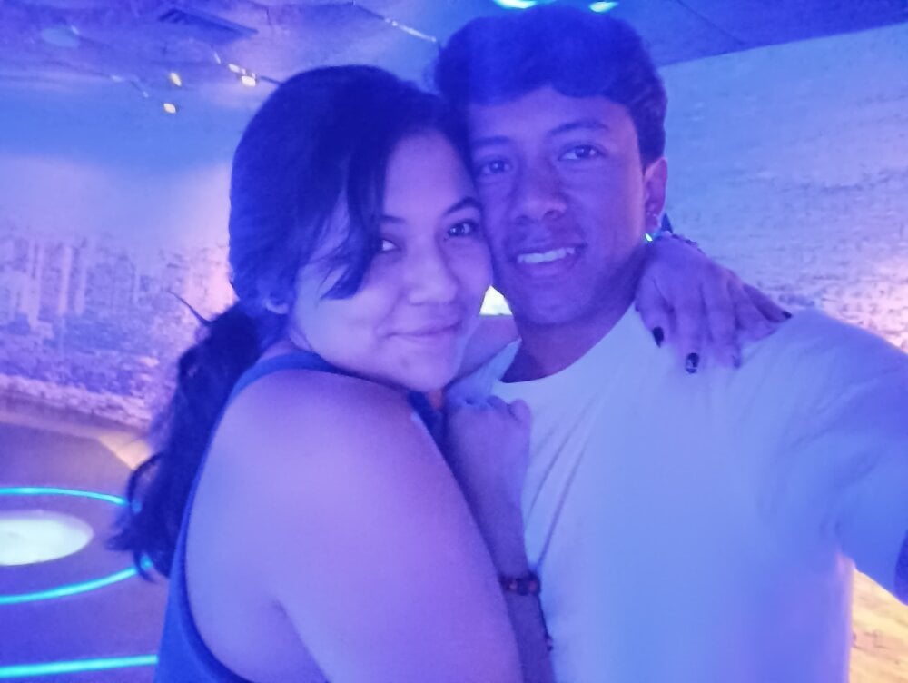 violettaAndLeon live cam model at StripChat