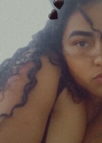 CoupleLesbian25's Offline XXX Chat