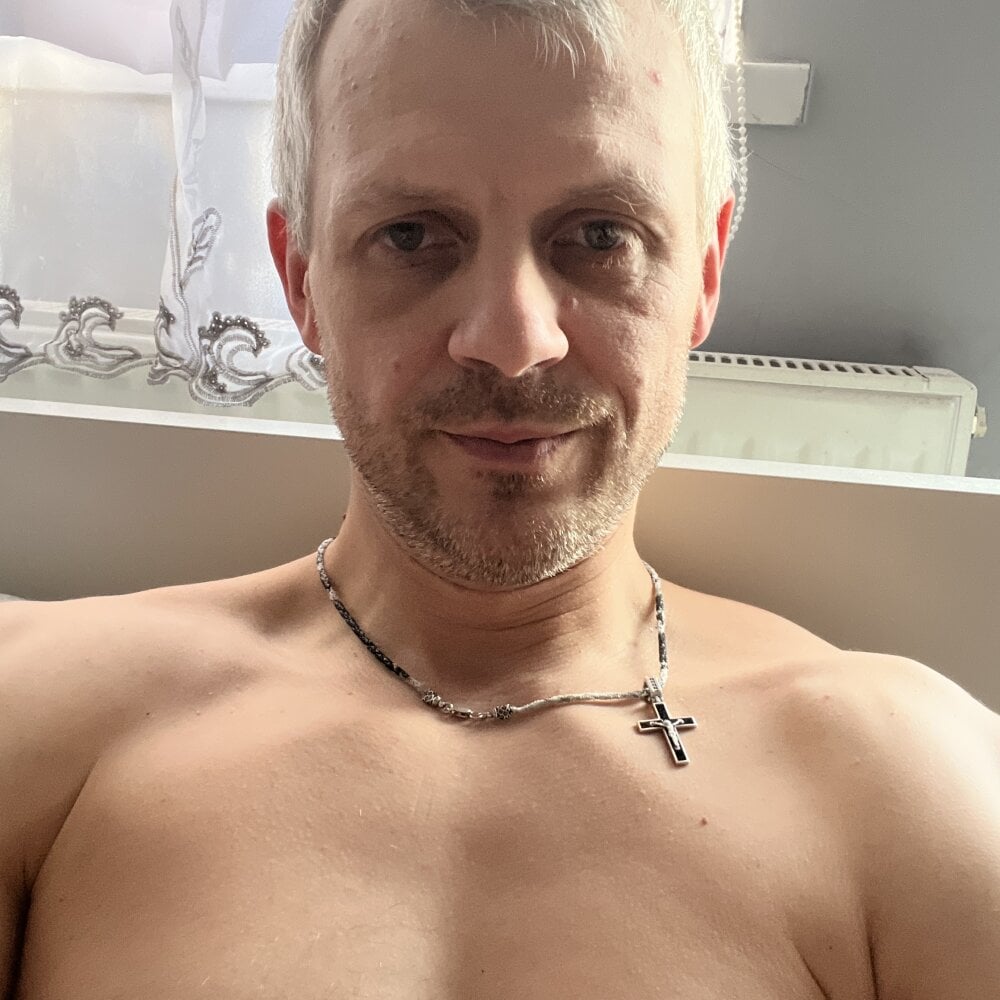 Arthur2288@xhn Offline XXX chat