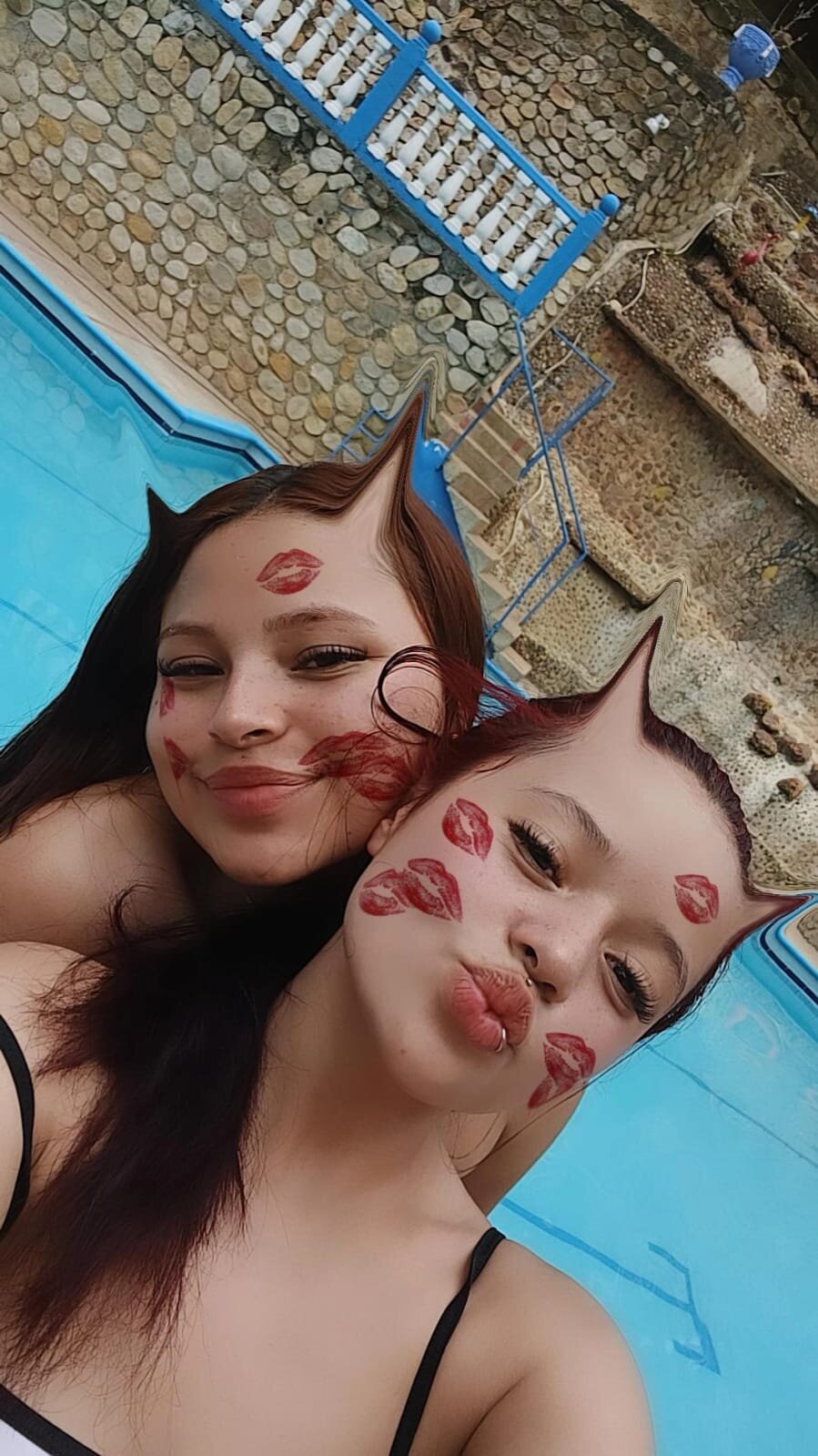 Anne_and_Mia