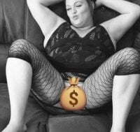 SluttyEmily2010's Offline Chat Room