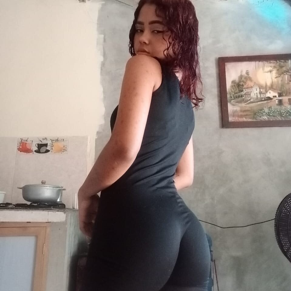 watchgirlcam.com aimy_laan livesex profile in magic-hut-in-forest cams