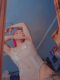 Irisvalentina Adlı Modelin Çevrimdışı Sohbet Odası
