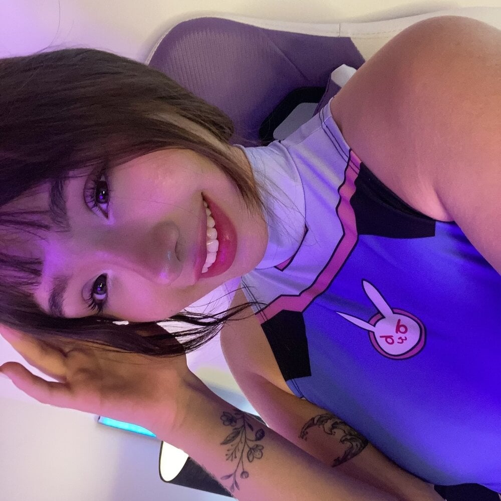 Julieta_priv's Offline Chat Room