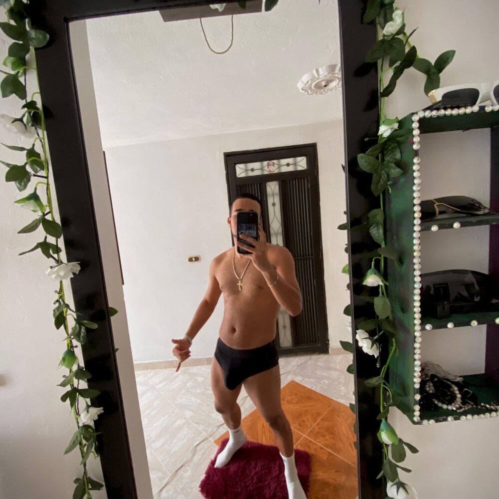 Bigcock_21cm_ profile