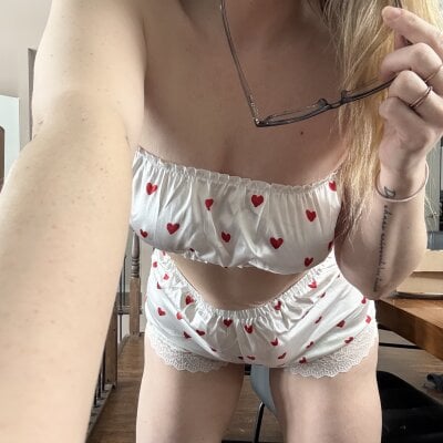 MadameAshleeyy - Stripchat Cam2cam Deepthroat Dildo Girl 