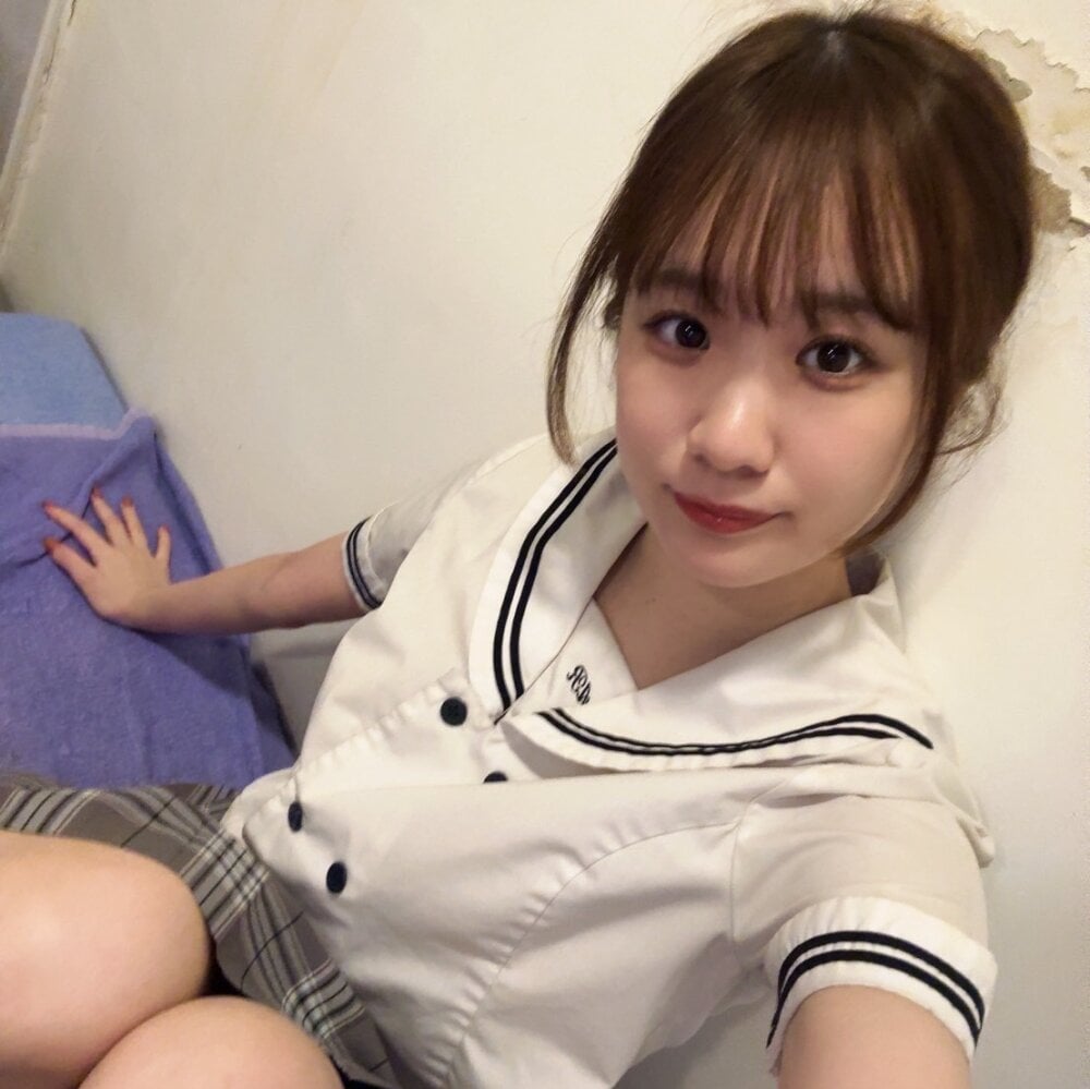 RENA-ANER live cam model at StripChat