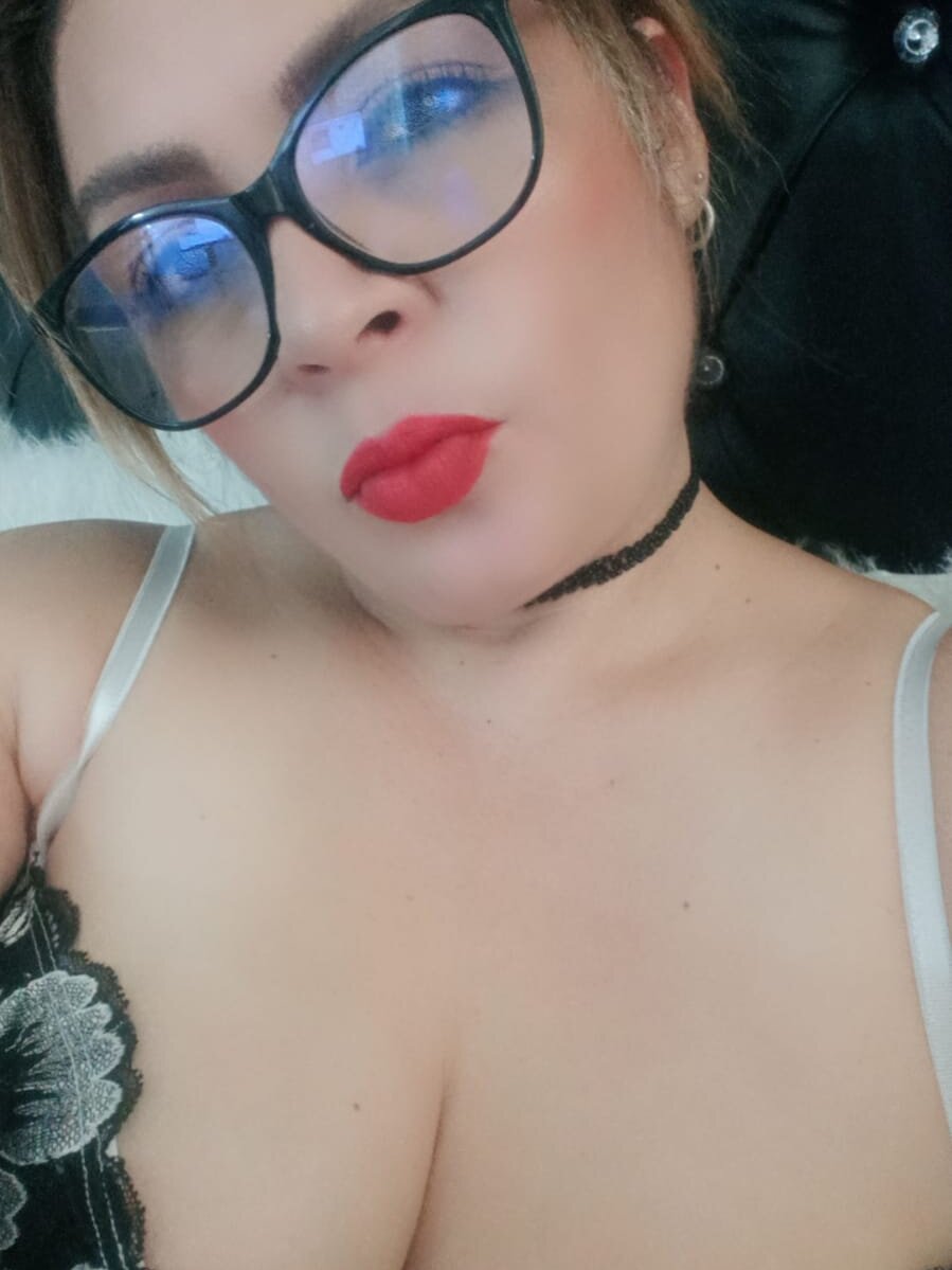 Bella_Moonroe's Offline XXX Chat