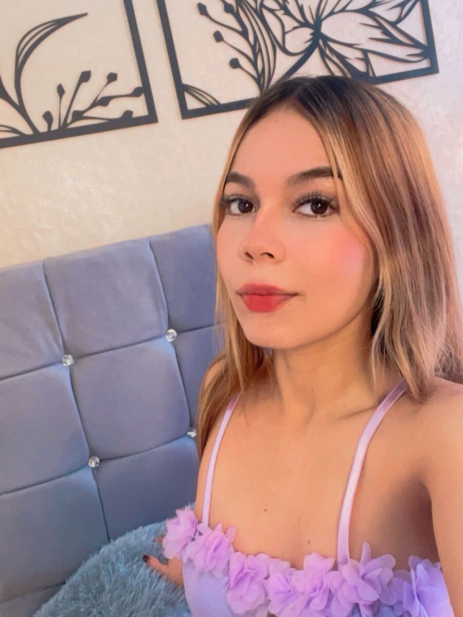 myliveeroticcams.com samantaparty1 livesex profile in spanish cams