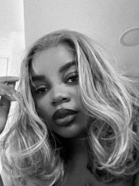 mia-brit's webcam live show