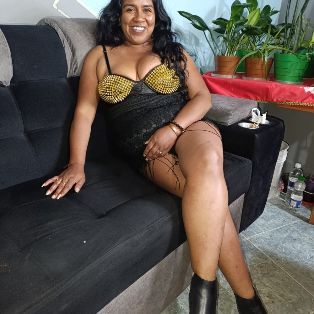 Watch saggil23 live on cam on StripChat