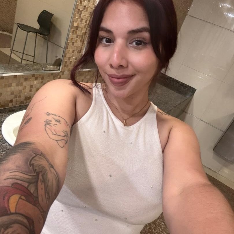 myliveeroticcams.com lucymartelli livesex profile in granny cams