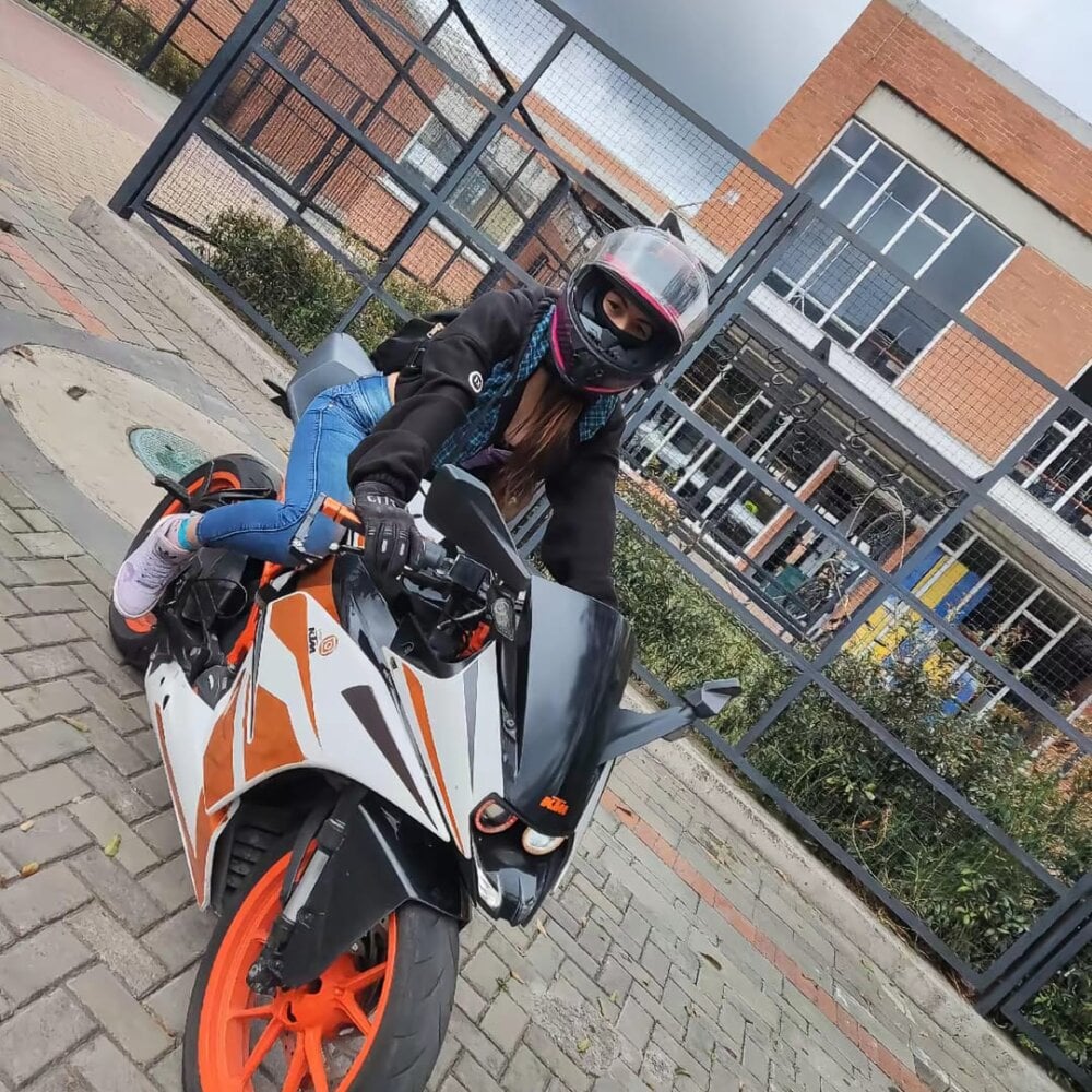 pornos.live zoe_medina1 livesex profile in kates-place cams