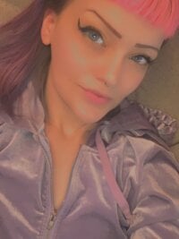 creamqueen69x's Offline Chat Room