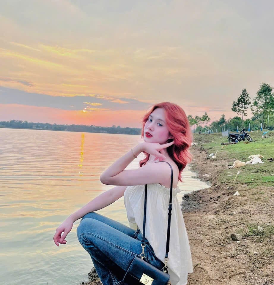 stripchat lovelyly-22 webcam profile pic via livestrip-joy.com