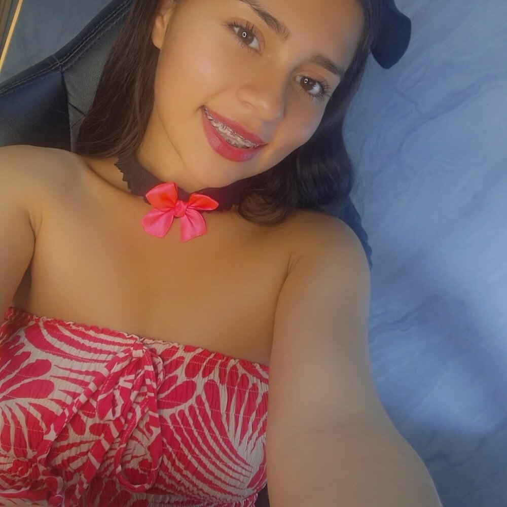 pornos.live emilia_rose13 livesex profile in colombia cams