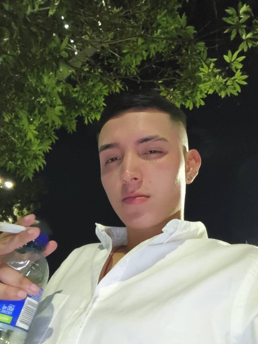 WhiteExtasyCum's Offline XXX Chat