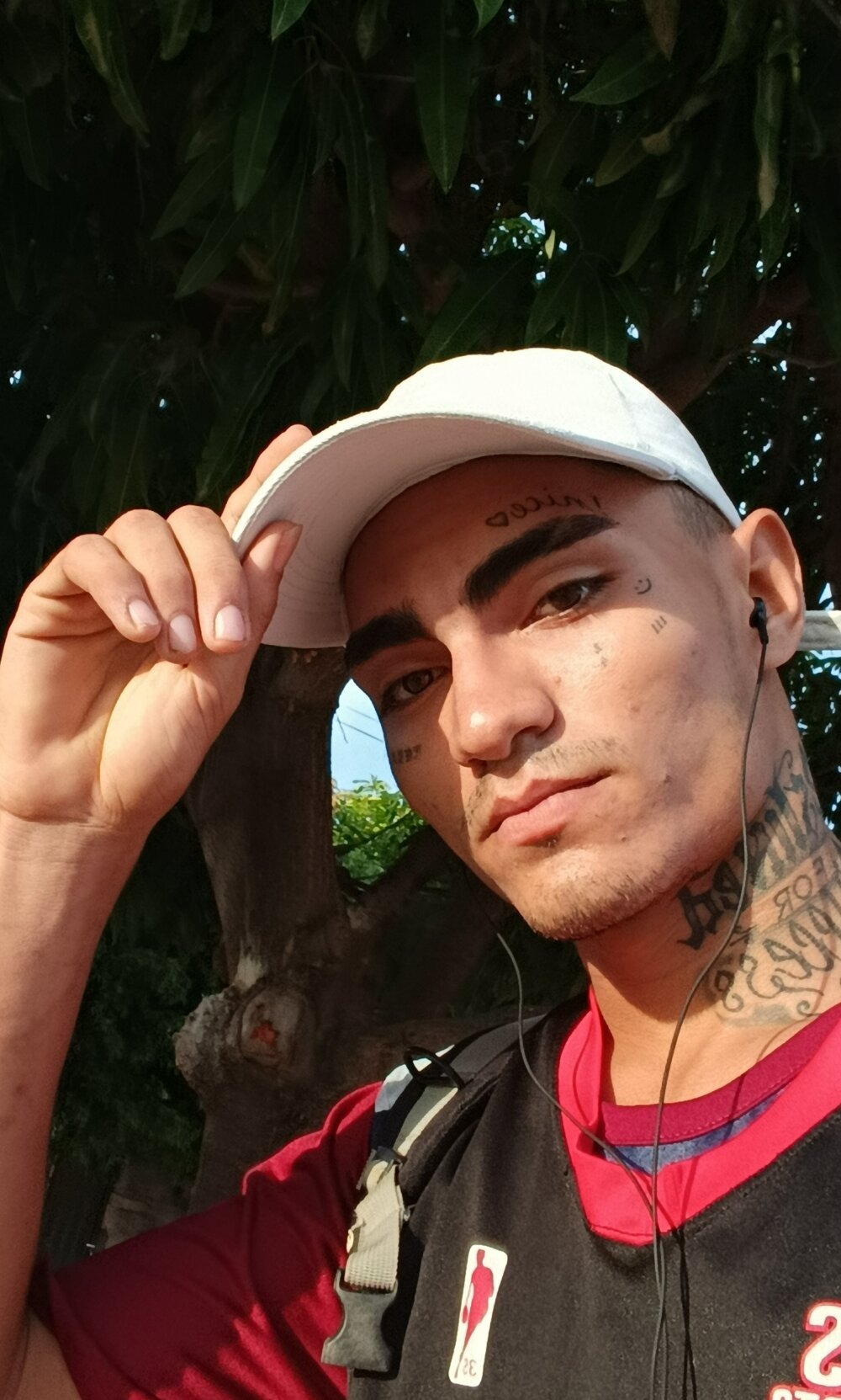 Pupulo19 Offline XXX-Chat