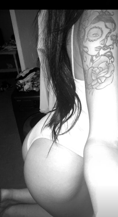 Tannedtattooed69