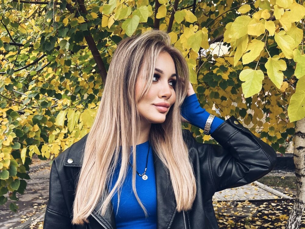 xxx-topcamgirls.com antonettariel livesex profile in luckily-on-your-planet cams