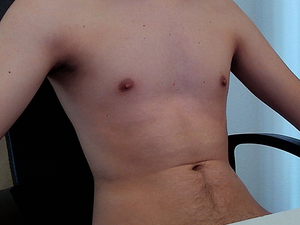 european_bigboy's Offline XXX Chat