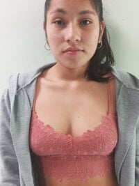 Sara_torre's Offline Chat Room