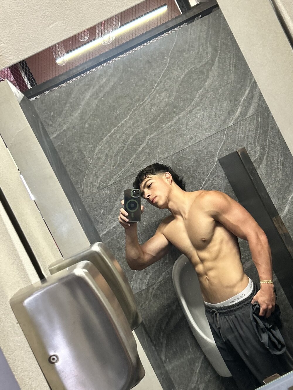 JUSTIN_JHONS