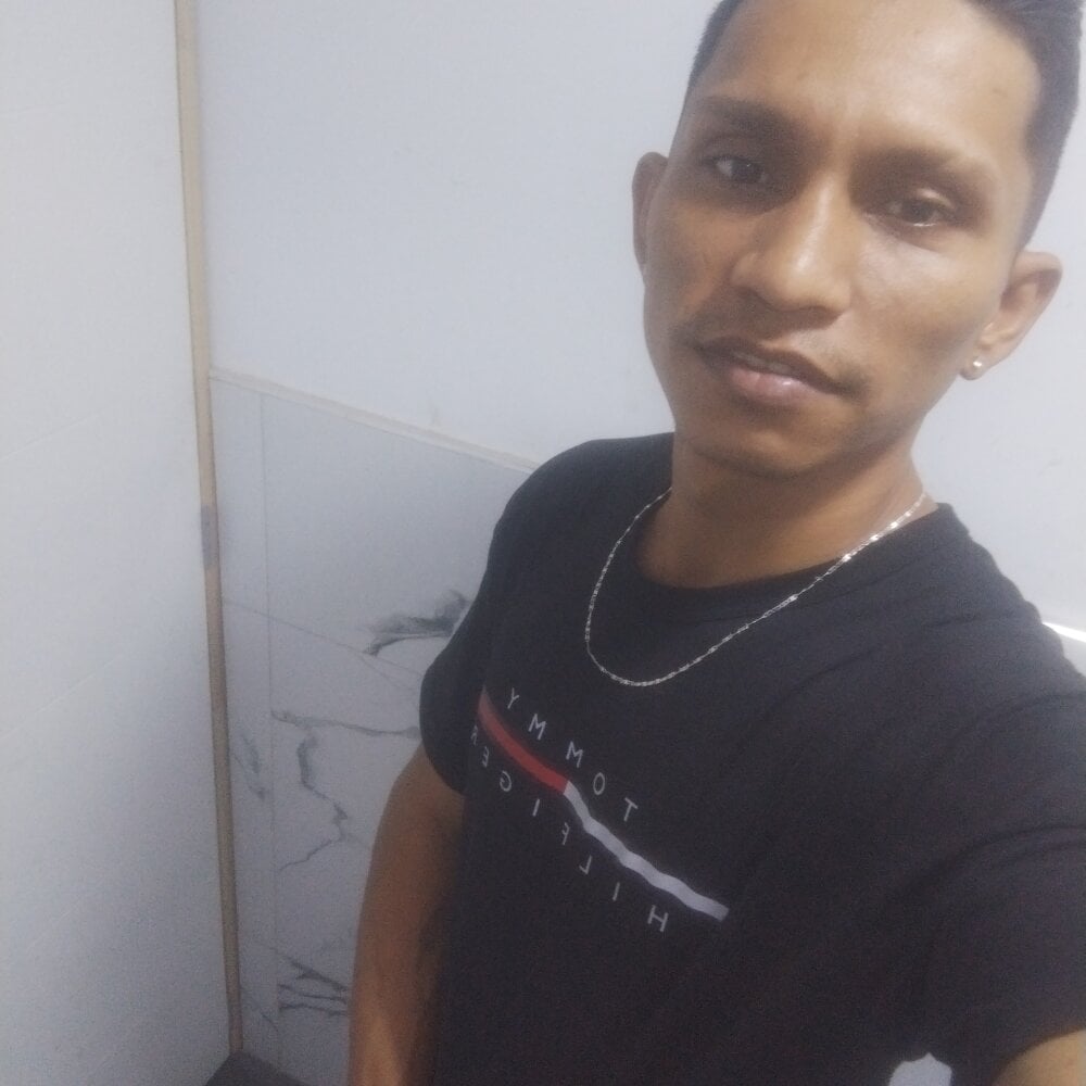 Neiver123 離線 XXX 聊天