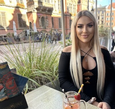 BlondLeyla Live Cam on StripChat and RICams