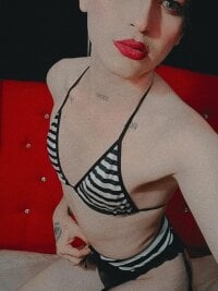 Aisha__Sofia's Offline Chat Room