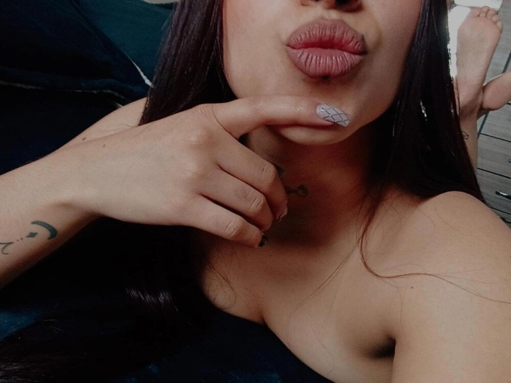 myliveeroticcams.com _valentinax_ livesex profile in e cams