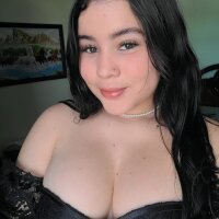 emmeline_v's Offline Chat Room