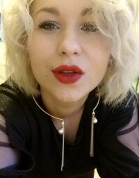 LassieSmile Adlı Modelin Çevrimdışı Sohbet Odası