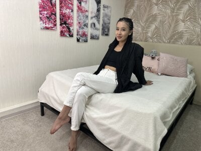 HanniShine - petite asian