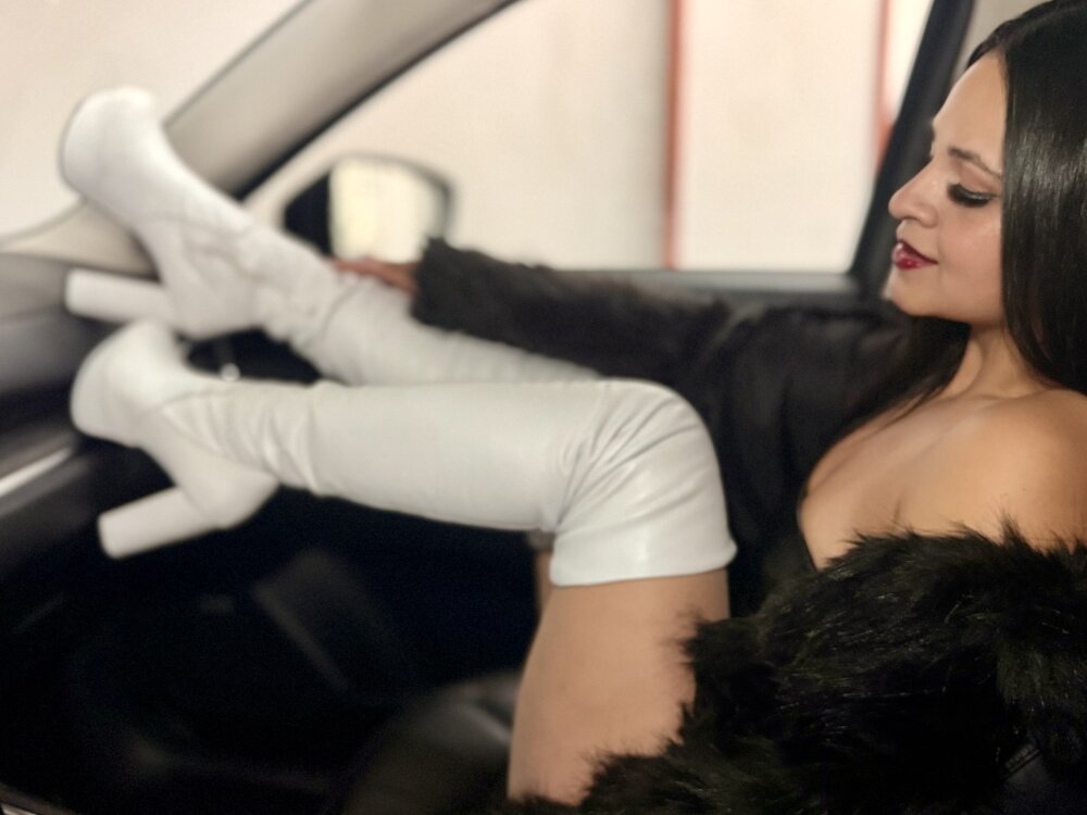 Live sex webcam photo for Amaia_Bushida #290762310