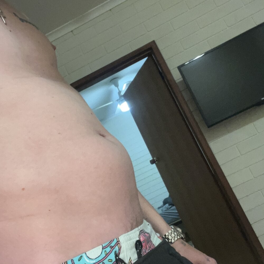 straightwhiteshark from stripchat