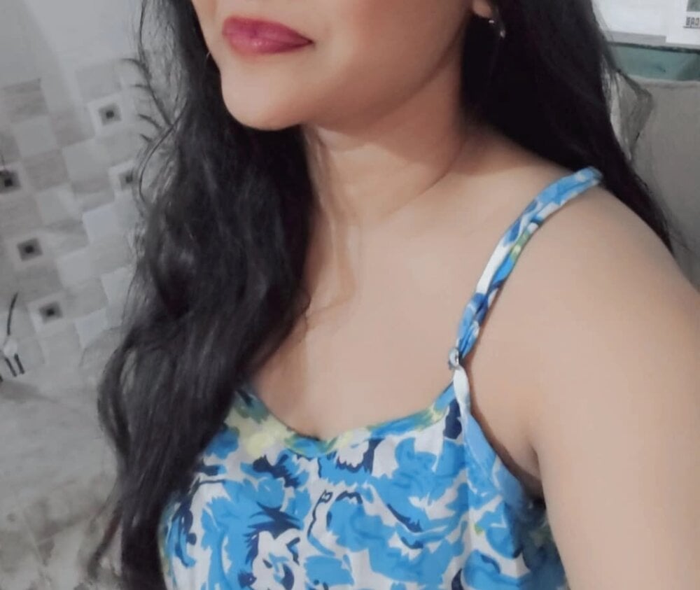 -anushka01 from stripchat