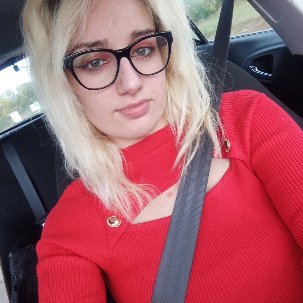 BlondieKissYou profile