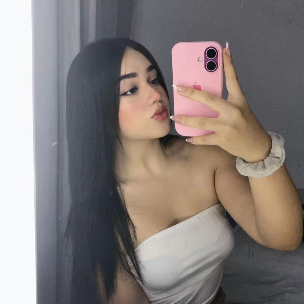 sexcam3d.net sophieflores_ livesex profile in in-ure-wildest-dream cams