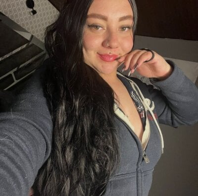 emma_adams_t on StripChat