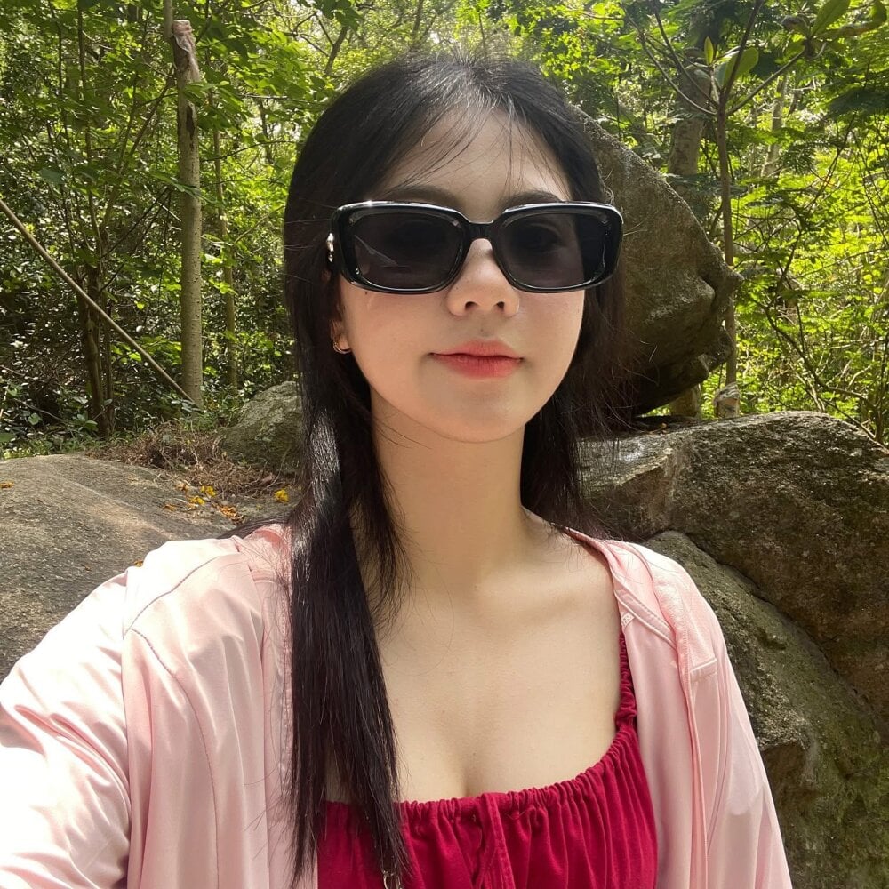sexcityguide.com mina79 livesex profile in trimmed cams