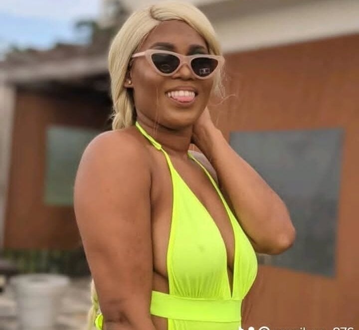 Pervertedwairimu live cam model at StripChat