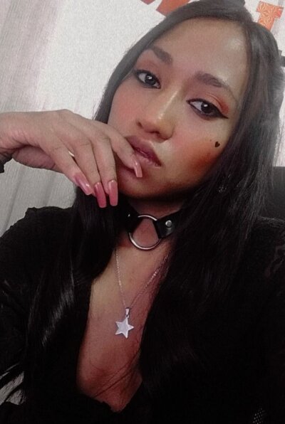 rocxi_low from stripchat