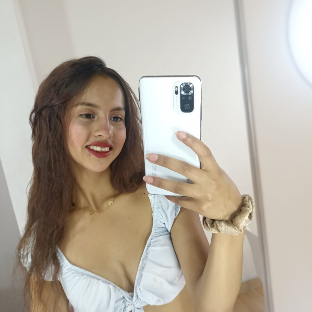 Live sex webcam photo for Emily_thompsom #289309041