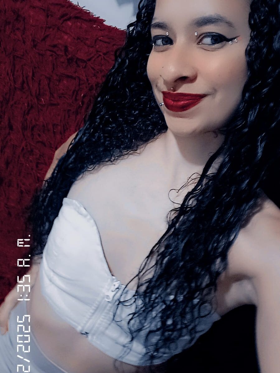 stripchat rosse_pink21 webcam profile pic via onaircams.com